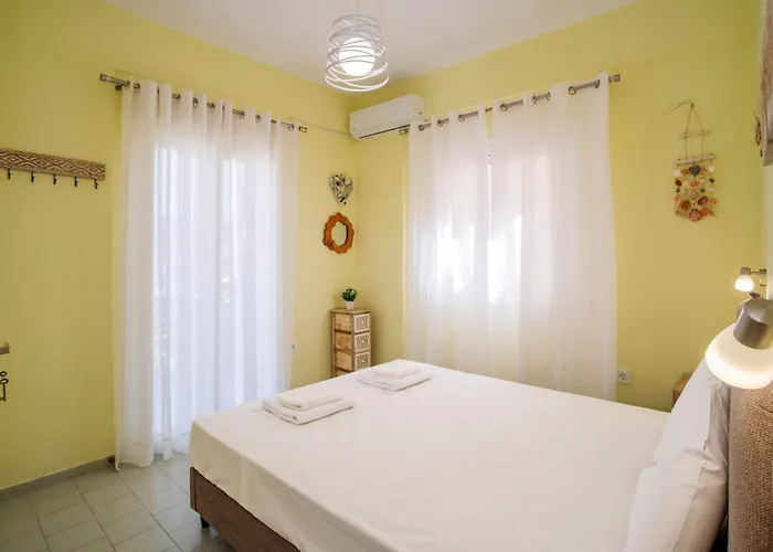 Kostas River 2-bedroom House Apartment Lefkímmi