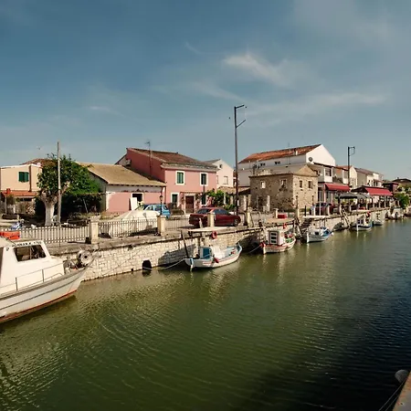 Kostas River 2-bedroom House شقة *